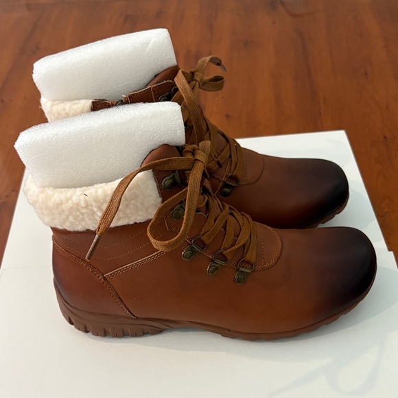 Propet Brown Heeled Boots with Cream Lining NWOT - Picture 5 of 8